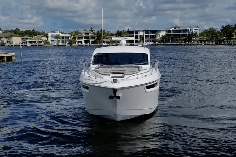 Slide: The Image of Cruisers Yachts 42 Cantius 2024 - 4