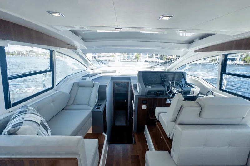 Slide: The Image of Cruisers Yachts 42 Cantius 2024 - 40