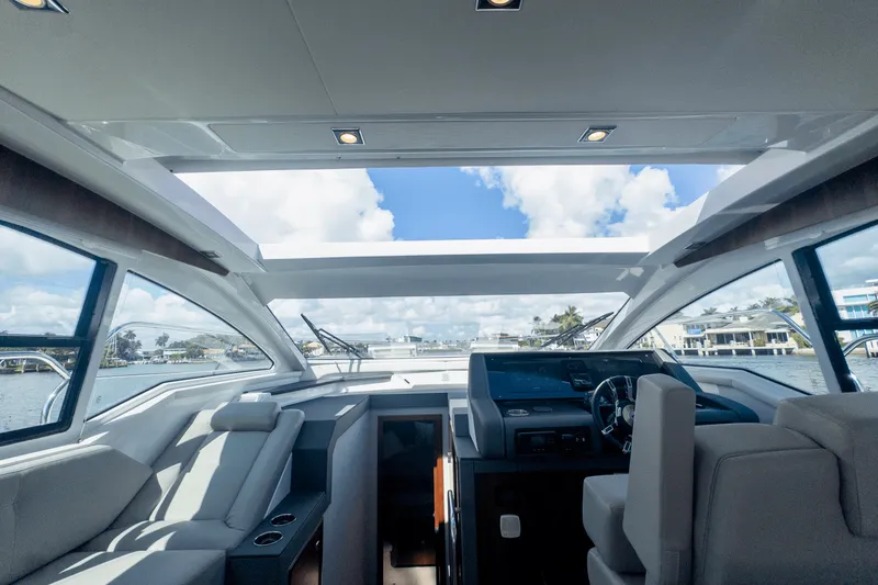 Slide: The Image of Cruisers Yachts 42 Cantius 2024 - 41