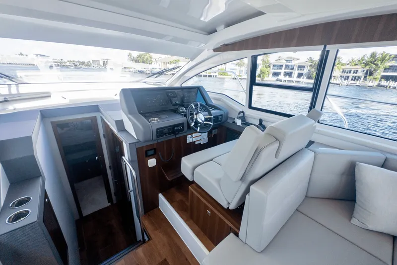 Slide: The Image of Cruisers Yachts 42 Cantius 2024 - 44