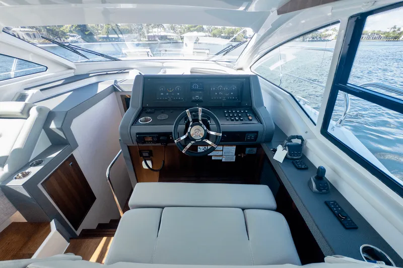 Slide: The Image of Cruisers Yachts 42 Cantius 2024 - 46