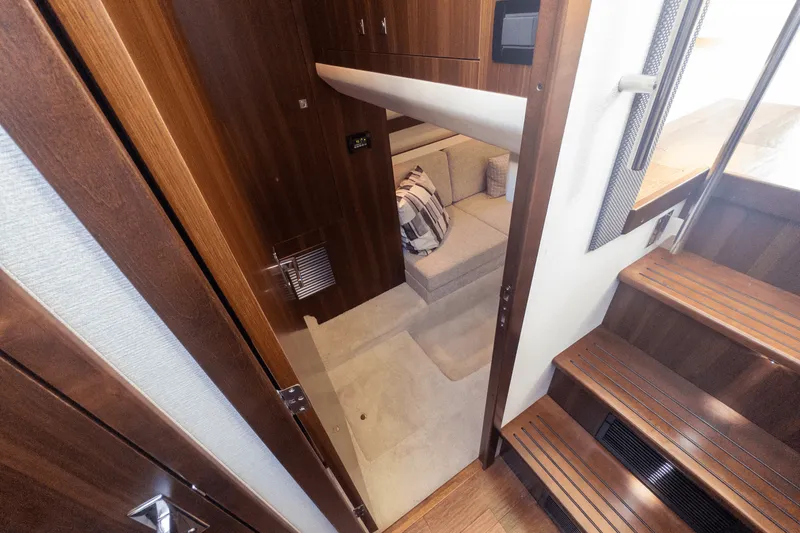 Slide: The Image of Cruisers Yachts 42 Cantius 2024 - 50