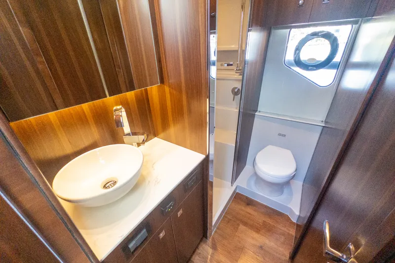 Slide: The Image of Cruisers Yachts 42 Cantius 2024 - 55