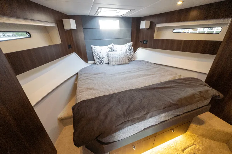 Slide: The Image of Cruisers Yachts 42 Cantius 2024 - 58