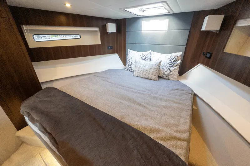 Slide: The Image of Cruisers Yachts 42 Cantius 2024 - 59