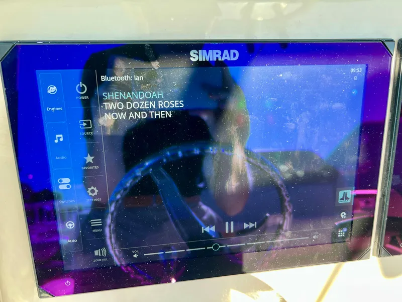 Slide: The Image of Boston whaler 28 DNT 2026 - 21