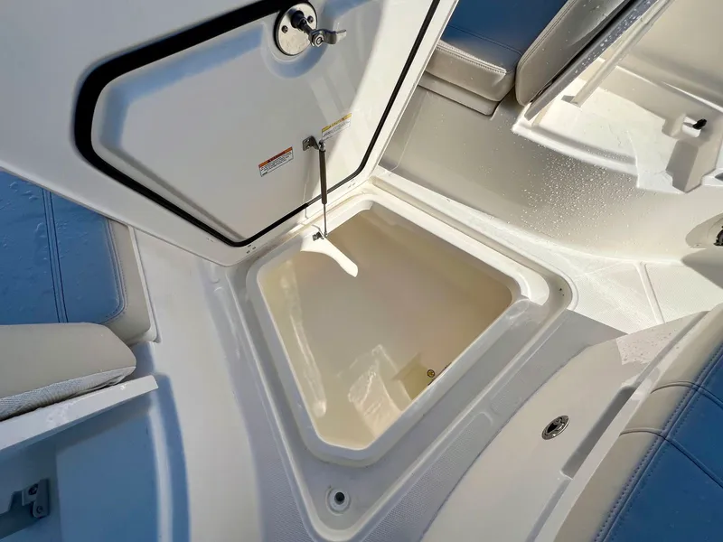 Slide: The Image of Boston whaler 28 DNT 2026 - 31