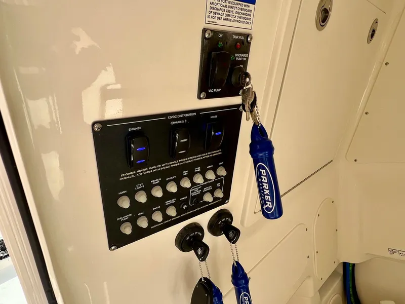 Slide: The Image of Boston whaler 28 DNT 2026 - 34