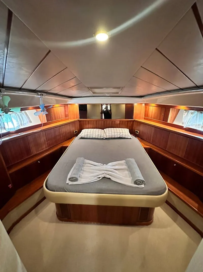 Slide: The Image of Ferretti 60 1994 - 5