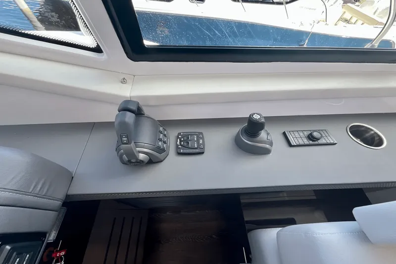 Slide: The Image of Cruisers Yachts 42 Cantius 2024 - 10