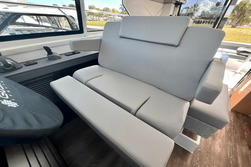 Slide: The Image of Cruisers Yachts 42 Cantius 2024 - 11