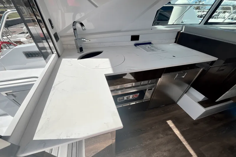 Slide: The Image of Cruisers Yachts 42 Cantius 2024 - 15