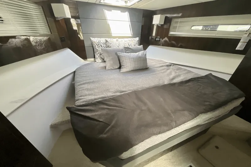 Slide: The Image of Cruisers Yachts 42 Cantius 2024 - 18