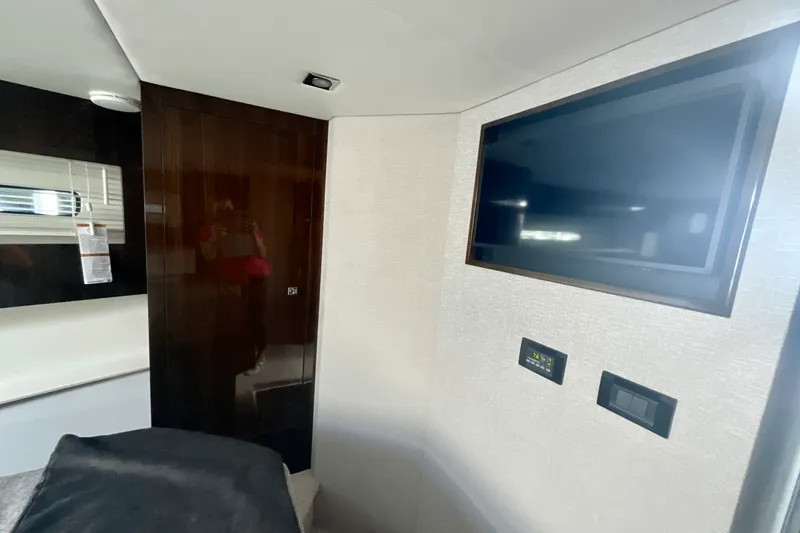 Slide: The Image of Cruisers Yachts 42 Cantius 2024 - 19