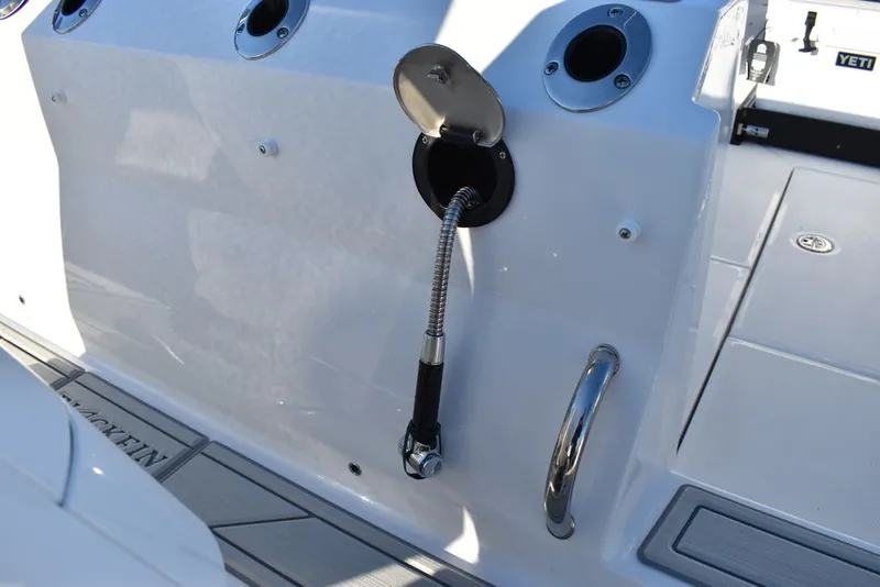 Slide: The Image of Blackfin 252DC 2024 - 12