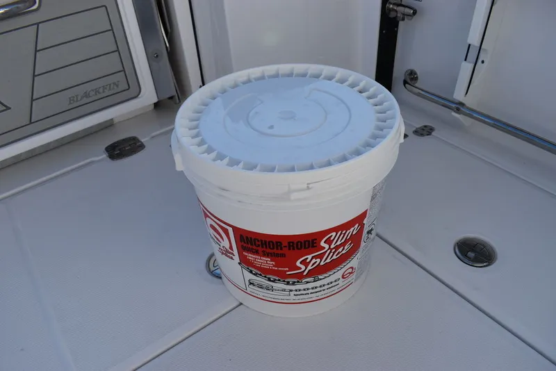 Slide: The Image of Blackfin 252DC 2024 - 25