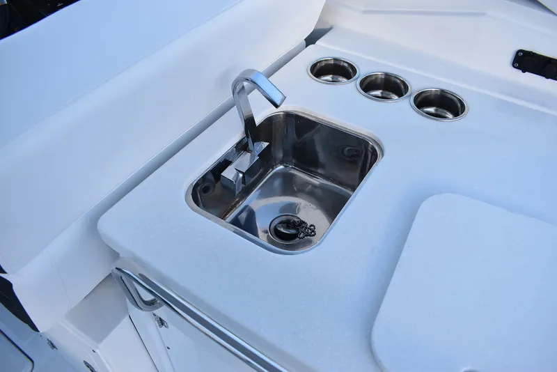 Slide: The Image of Blackfin 272DC 2024 - 15