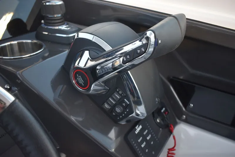 Slide: The Image of Blackfin 272DC 2024 - 48