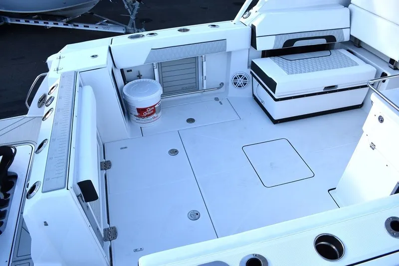 Slide: The Image of Blackfin 272DC 2024 - 8