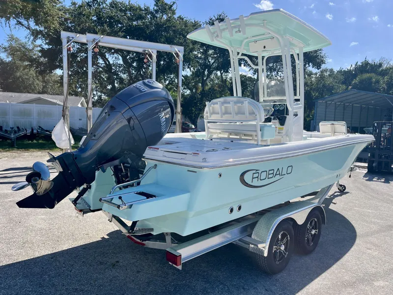 Slide: The Image of Robalo R226 2027 - 4