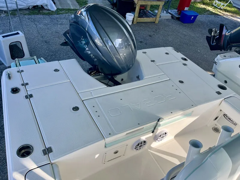 Slide: The Image of Robalo R226 2027 - 22