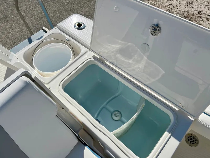 Slide: The Image of Robalo 246 2026 - 11