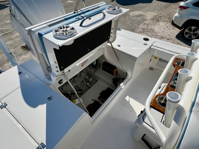 Slide: The Image of Robalo 246 2026 - 12