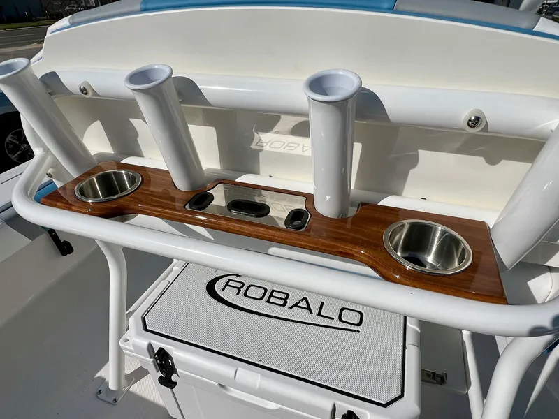 Slide: The Image of Robalo 246 2026 - 14