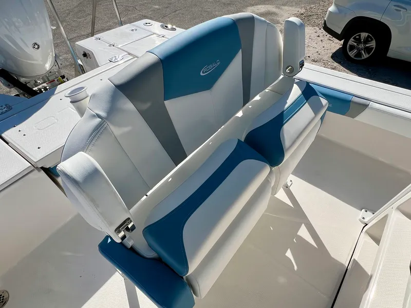 Slide: The Image of Robalo 246 2026 - 15