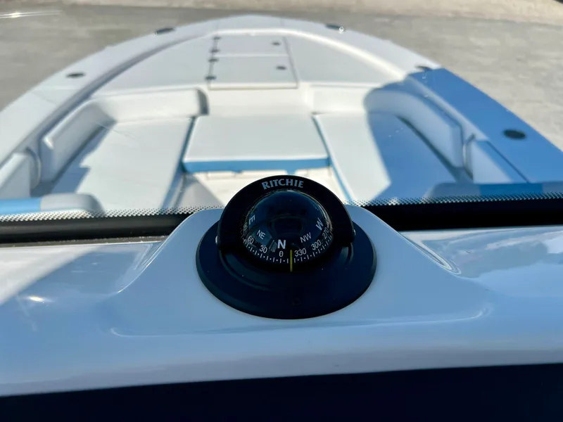 Slide: The Image of Robalo 246 2026 - 22