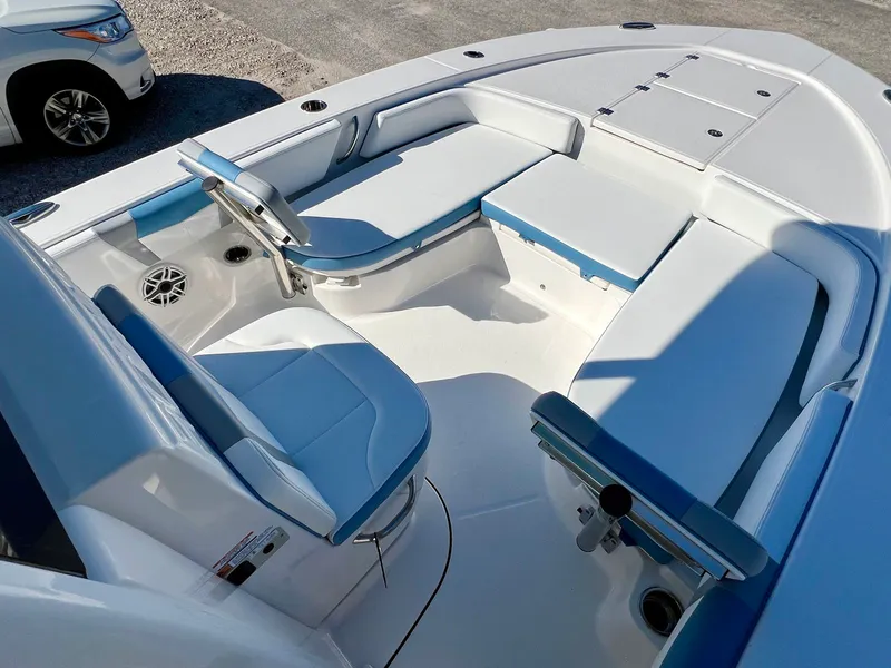 Slide: The Image of Robalo 246 2026 - 24