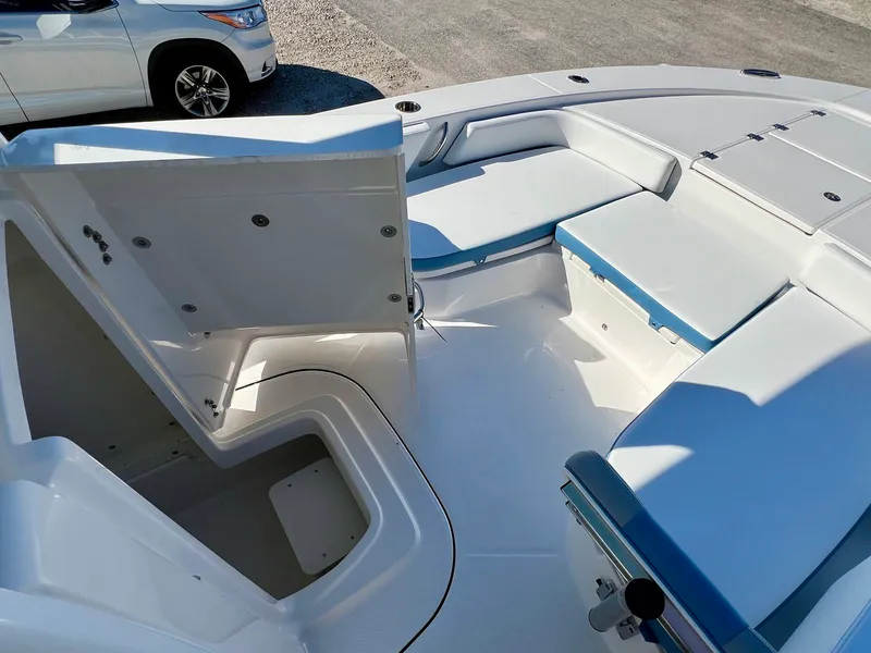 Slide: The Image of Robalo 246 2026 - 25