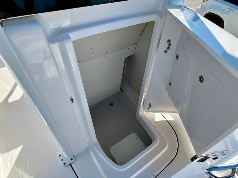 Slide: The Image of Robalo 246 2026 - 26