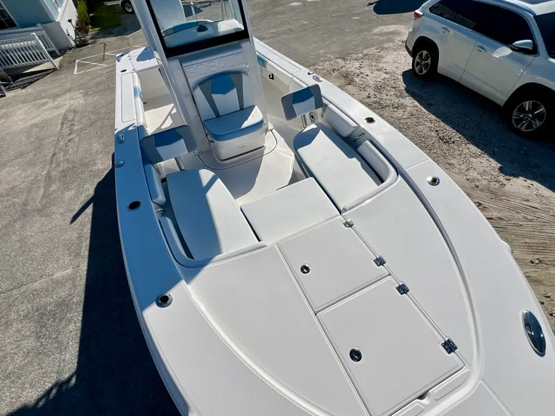 Slide: The Image of Robalo 246 2026 - 30