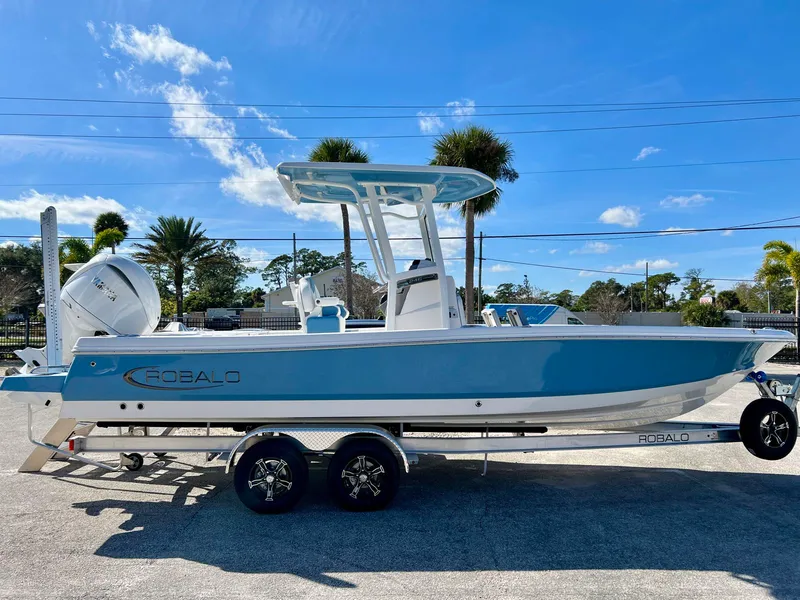 Slide: The Image of Robalo 246 2026 - 4