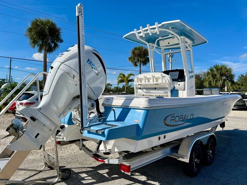 Slide: The Image of Robalo 246 2026 - 5