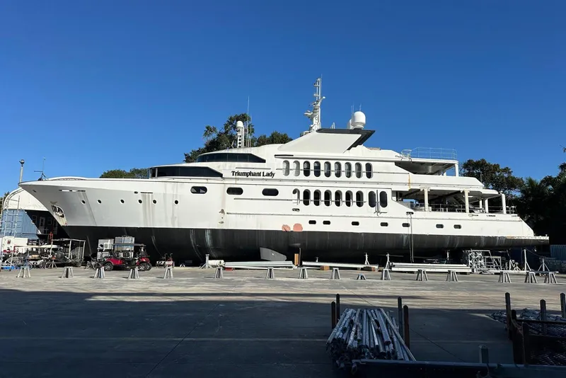 Slide: The Image of Sterling Yachts 155 Motor Yacht 1985 - 1
