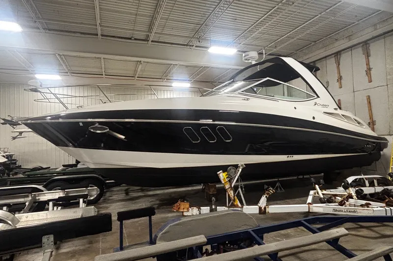 Slide: The Image of Cruisers 330 Express 2008 - 21