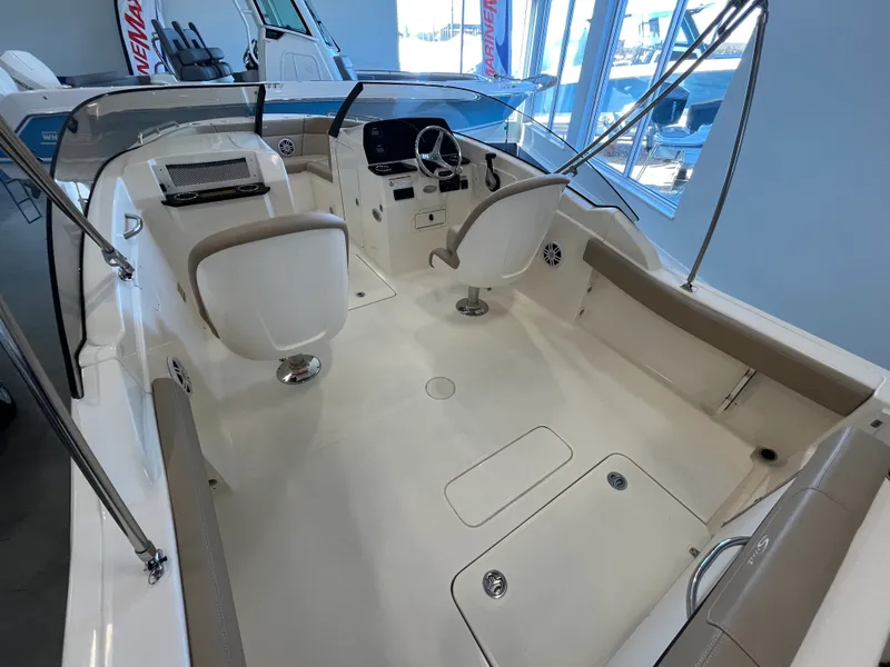 Slide: The Image of Scout 215 Dorado 2024 - 4