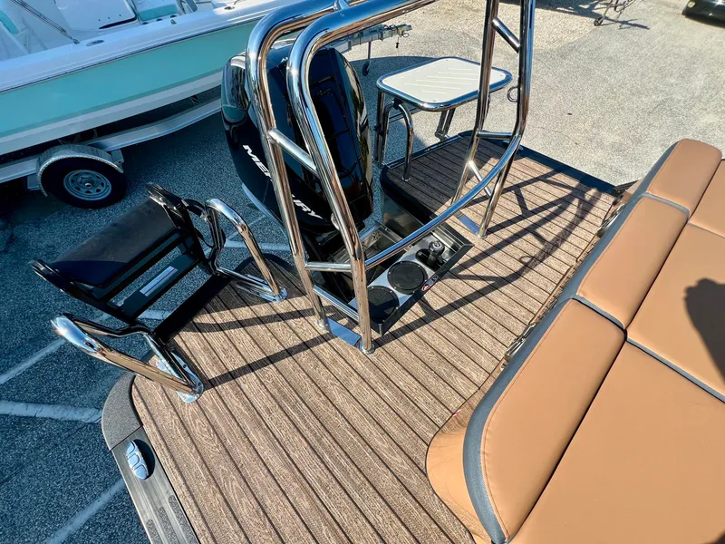 Slide: The Image of Harris Grand Mariner 230 2026 - 11