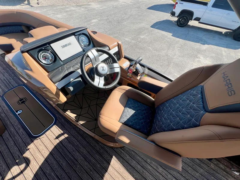 Slide: The Image of Harris Grand Mariner 230 2026 - 13