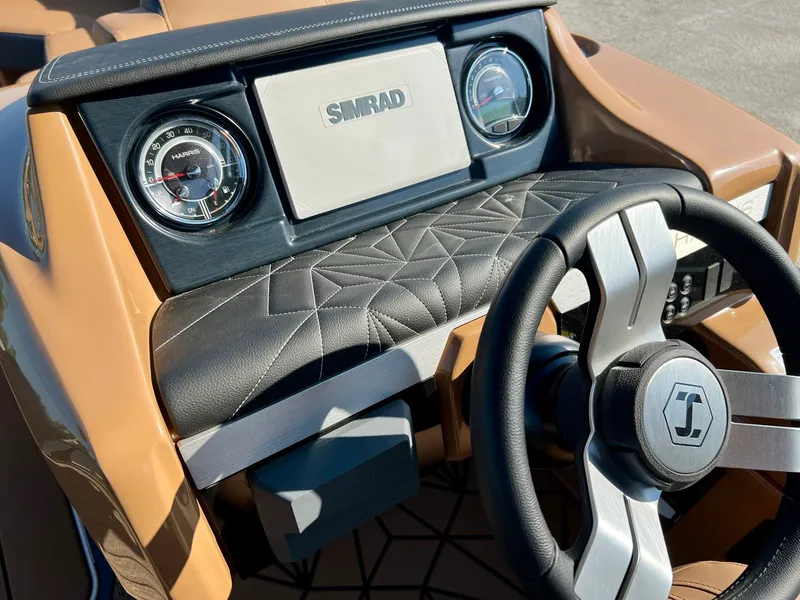 Slide: The Image of Harris Grand Mariner 230 2026 - 14