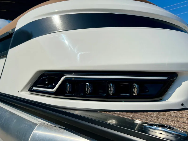 Slide: The Image of Harris Grand Mariner 230 2026 - 17