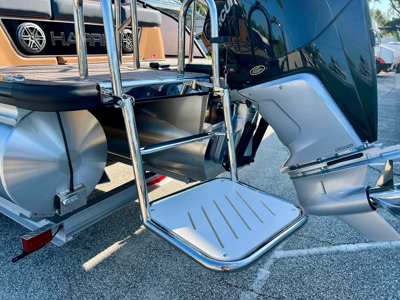 Slide: The Image of Harris Grand Mariner 230 2026 - 18