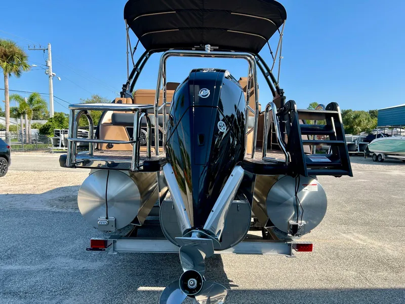 Slide: The Image of Harris Grand Mariner 230 2026 - 5