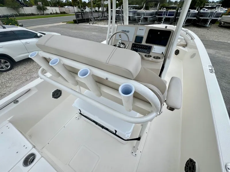 Slide: The Image of Boston whaler 25DNT 2026 - 13