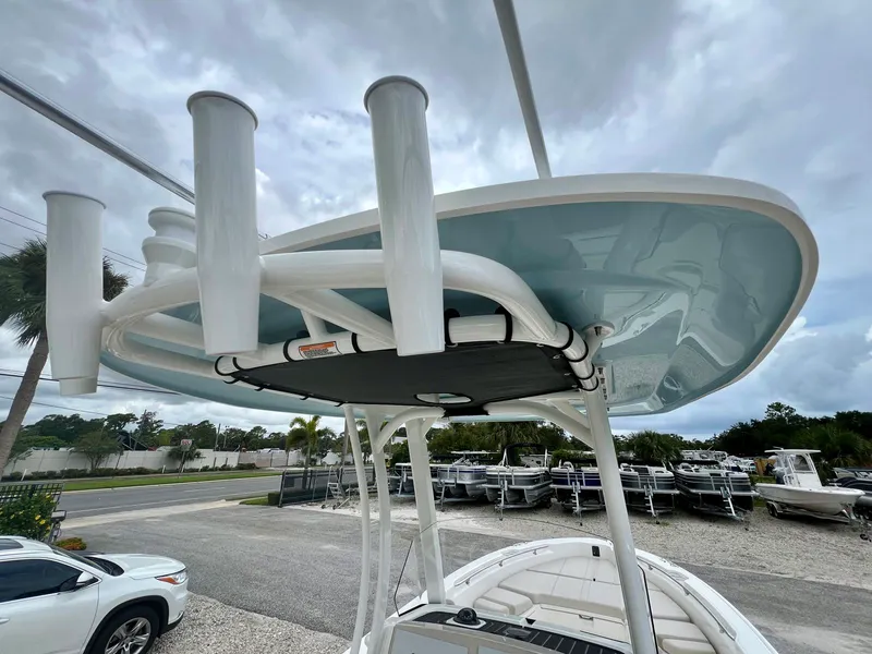 Slide: The Image of Boston whaler 25DNT 2026 - 15