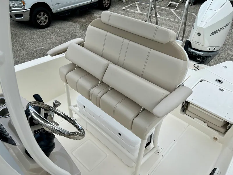 Slide: The Image of Boston whaler 25DNT 2026 - 18