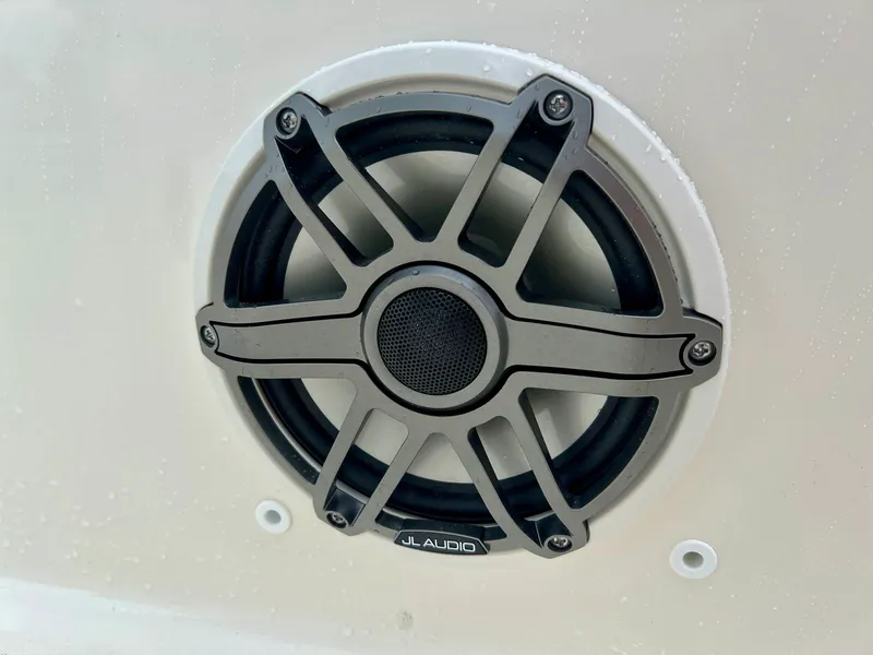 Slide: The Image of Boston whaler 25DNT 2026 - 26