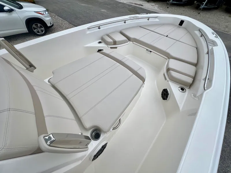 Slide: The Image of Boston whaler 25DNT 2026 - 27